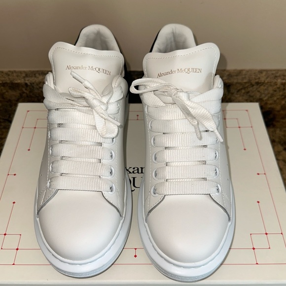 Alexander McQUEEN Women's Oversized Suede Heel Detail Sneakers - Picture 4 of 11